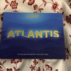 Face candy Atlantis eyeshadow palette blue
